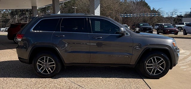 Used 2020 Jeep Grand Cherokee Laredo E with VIN 1C4RJEAG1LC306625 for sale in Carthage, TX