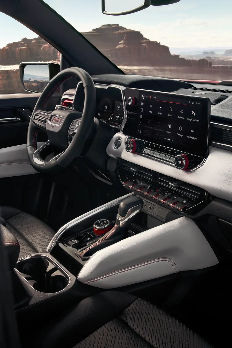 2026 GMC Canyon infotainment system at Pippen GMC in Carthage TX